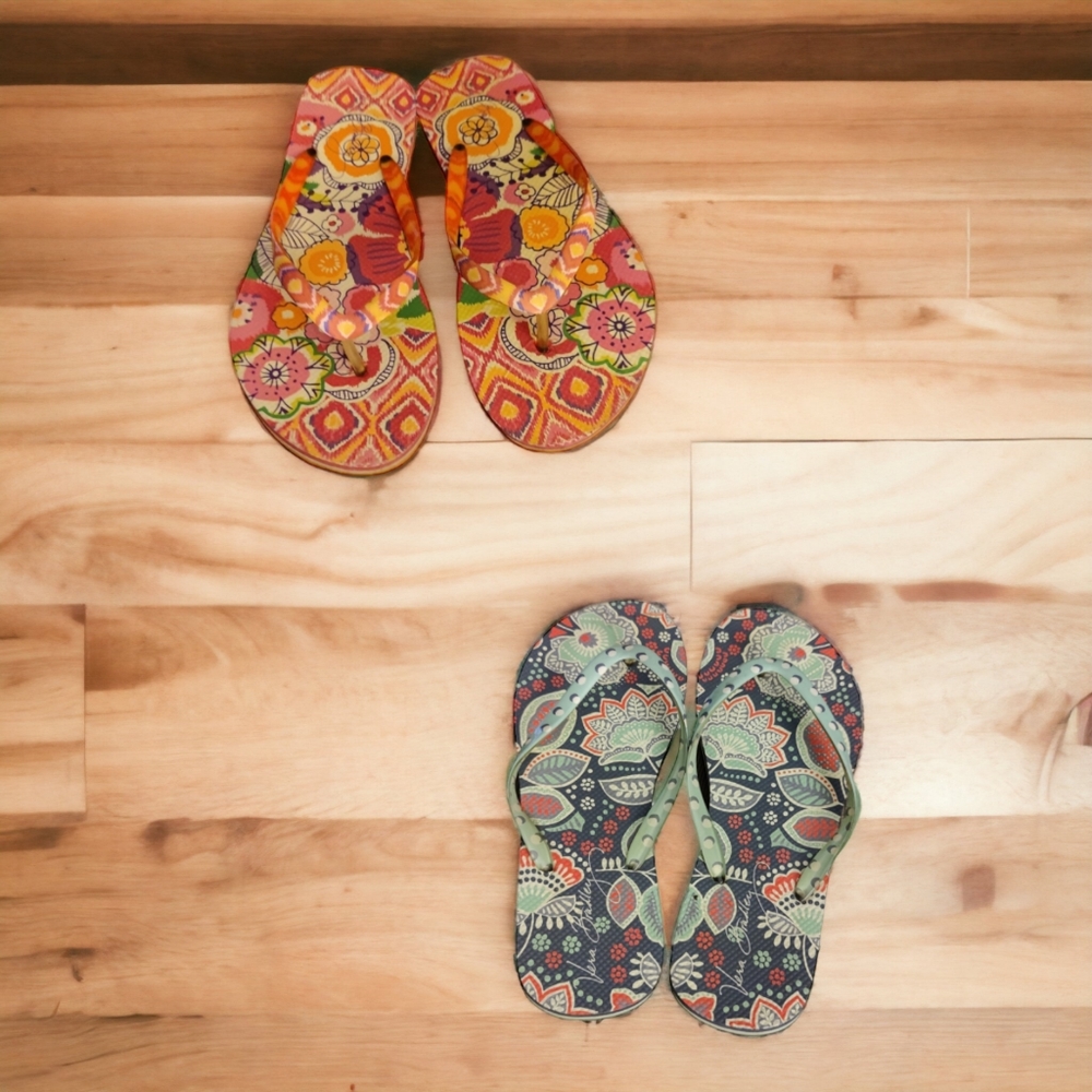 Vera Bradley Bundle 2 Pair floral Flip Flops Women’s 7-8 Sandals - Picture 1 of 7